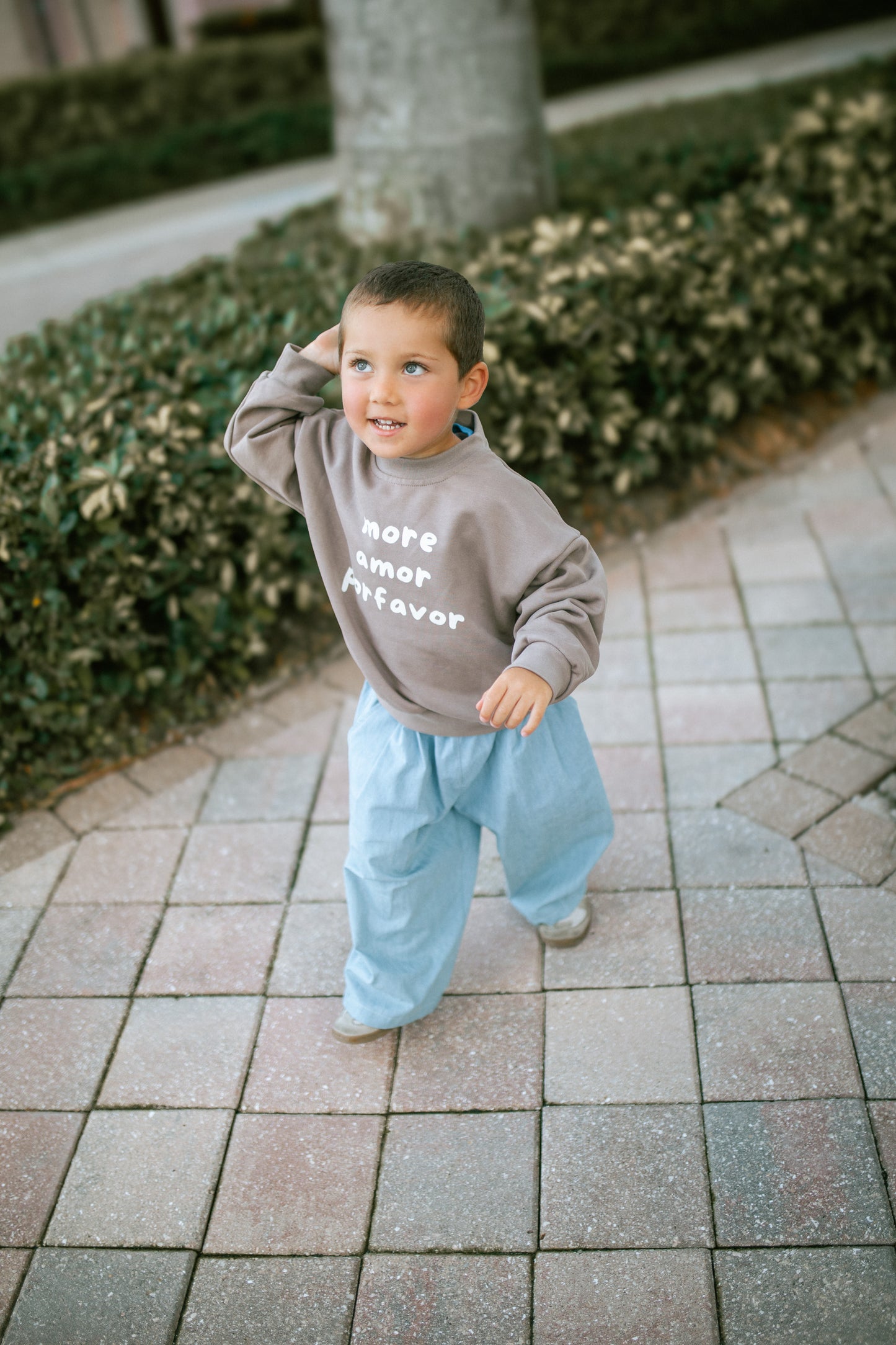 Graphic Crew Neck - More Amor